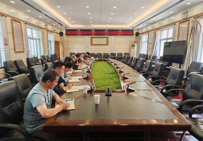 曲靖市财政局开展财税法律法规学习宣传